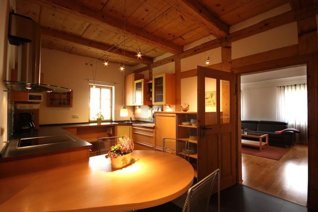 Komfort-Ferienwohnung "Zur Schmiedebruecke" โกรสเชอเนา ภายนอก รูปภาพ