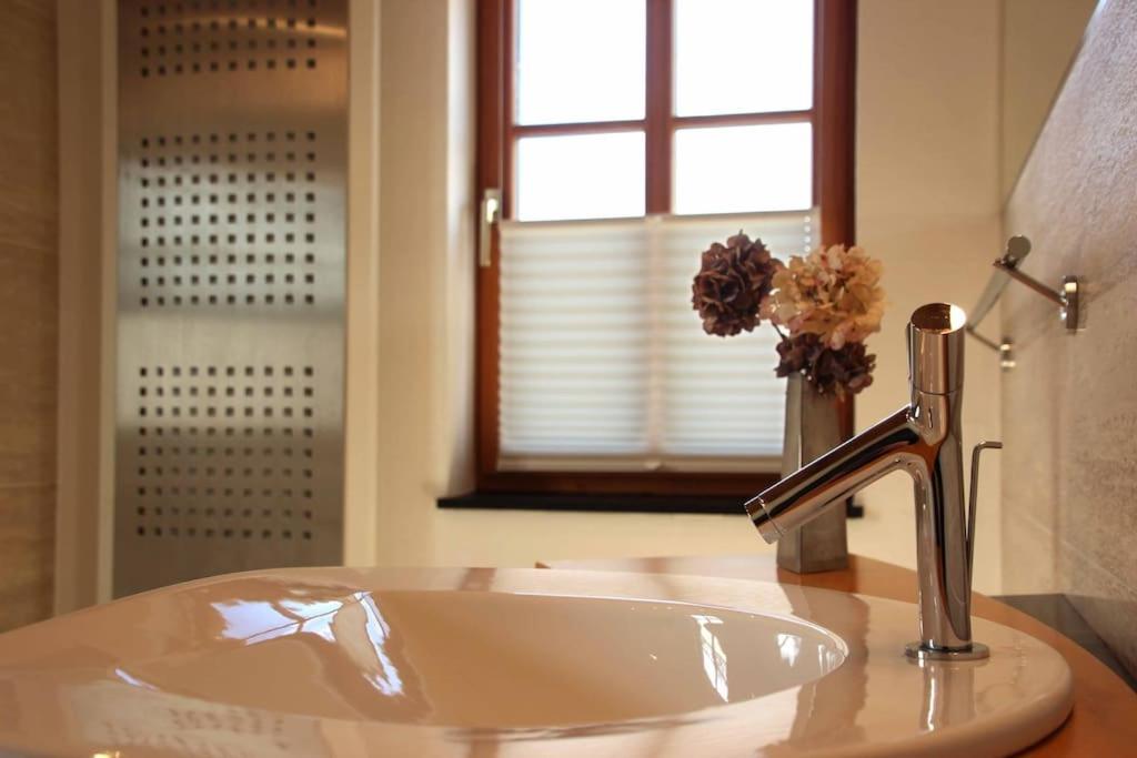 Komfort-Ferienwohnung "Zur Schmiedebruecke" โกรสเชอเนา ภายนอก รูปภาพ