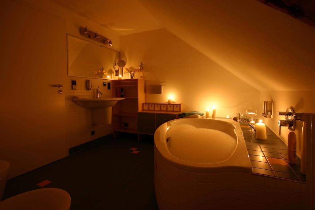 Komfort-Ferienwohnung "Zur Schmiedebruecke" โกรสเชอเนา ภายนอก รูปภาพ