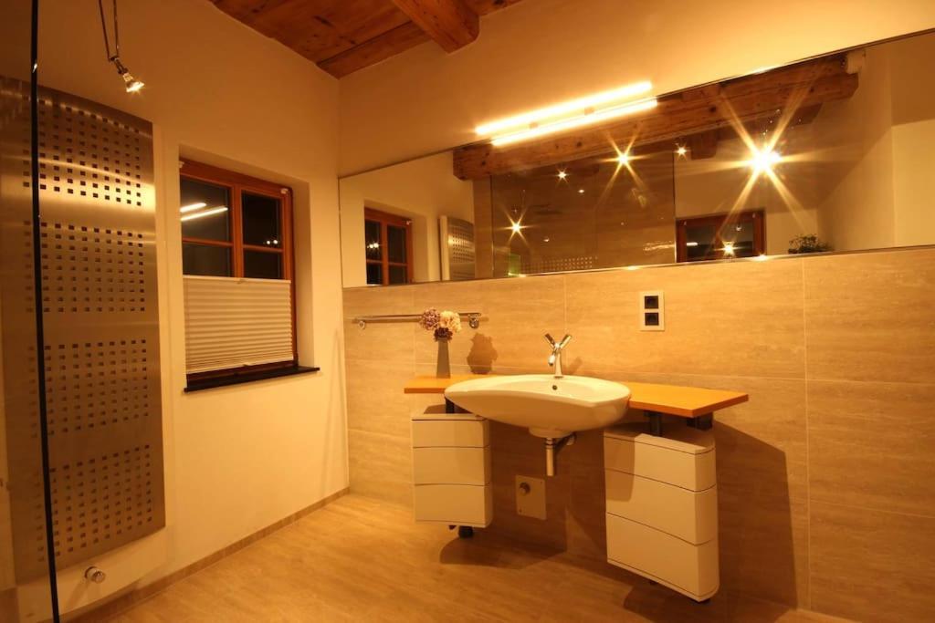Komfort-Ferienwohnung "Zur Schmiedebruecke" โกรสเชอเนา ภายนอก รูปภาพ