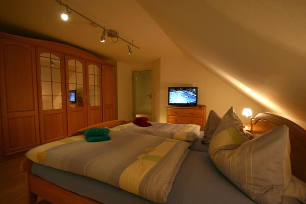 Komfort-Ferienwohnung "Zur Schmiedebruecke" โกรสเชอเนา ภายนอก รูปภาพ