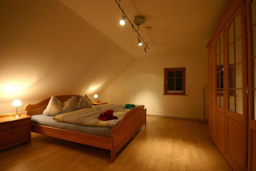 Komfort-Ferienwohnung "Zur Schmiedebruecke" โกรสเชอเนา ภายนอก รูปภาพ