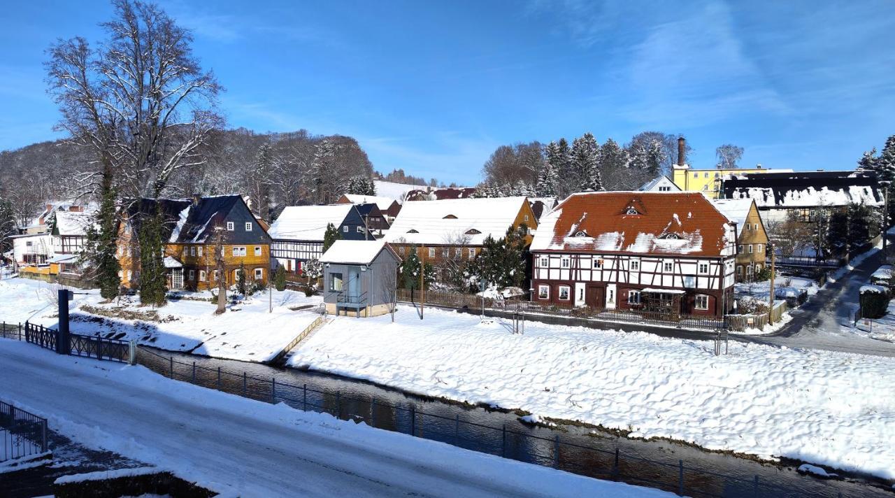 Komfort-Ferienwohnung "Zur Schmiedebruecke" โกรสเชอเนา ภายนอก รูปภาพ