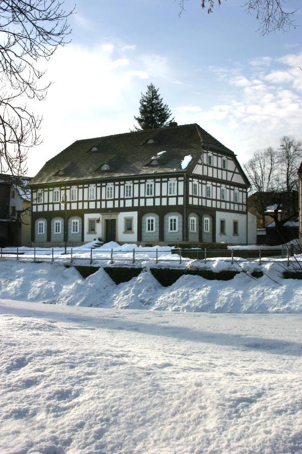 Komfort-Ferienwohnung "Zur Schmiedebruecke" โกรสเชอเนา ภายนอก รูปภาพ